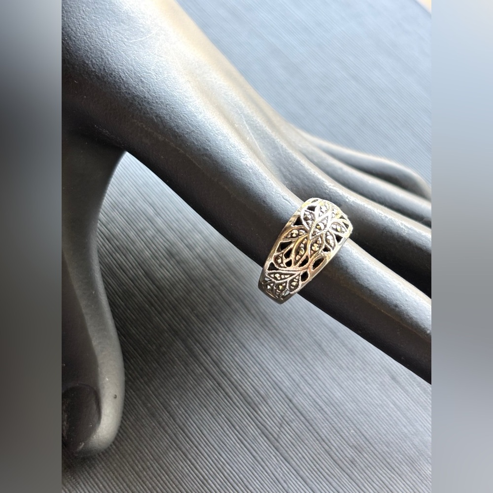 Vintage Sterling Silver Openwork Filigree & Marcasite Dome Ring
Size 8
Like New
